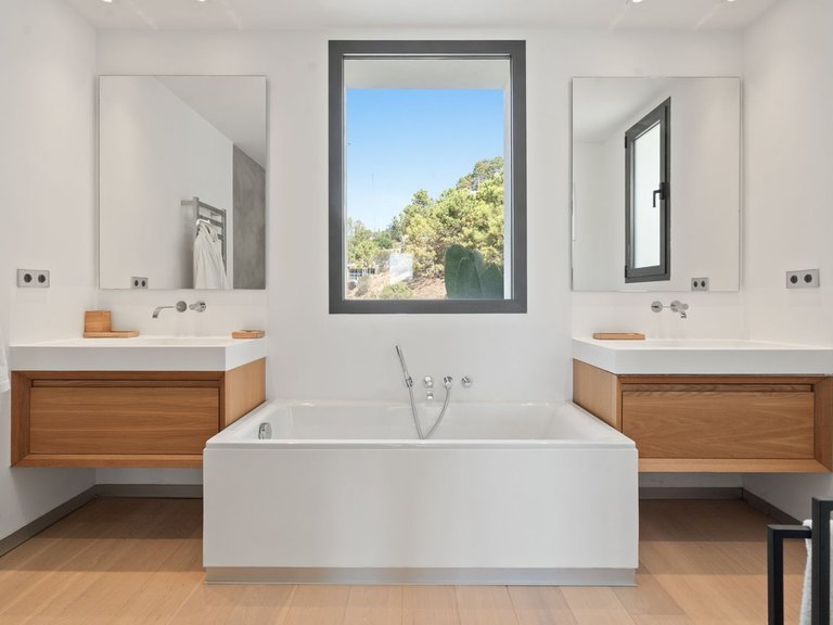 Villa for Sale in El Madroñal, Malaga 41