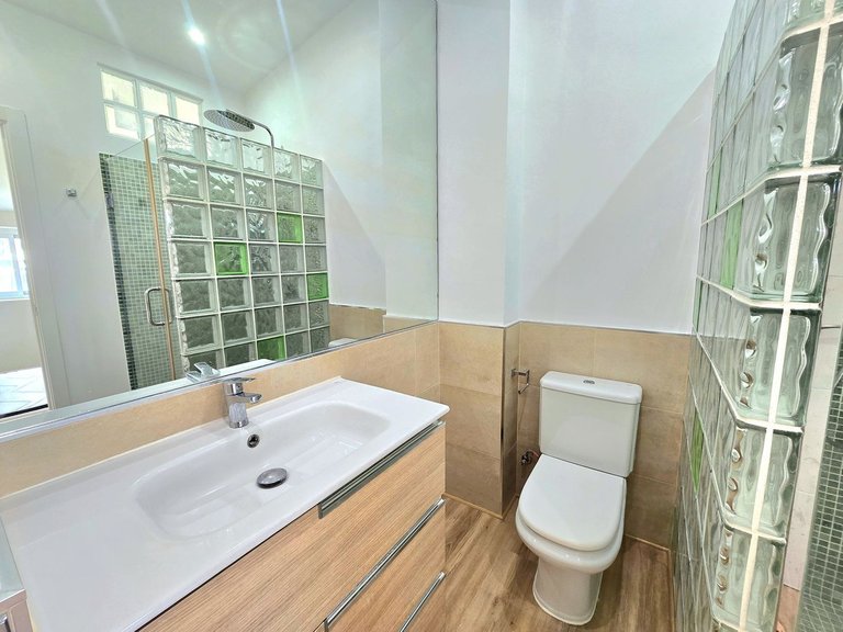Apartment for Sale in The Golden Mile, Malaga 5