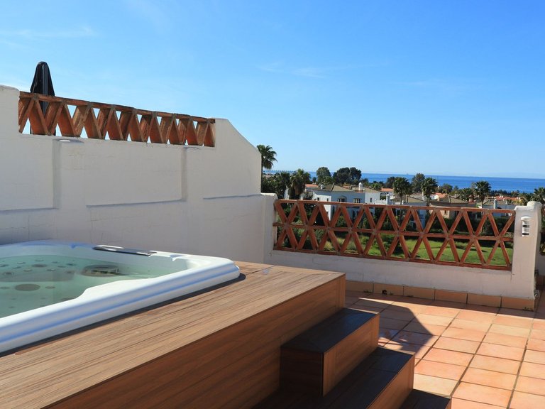 Villa for Sale in Estepona, Malaga 1