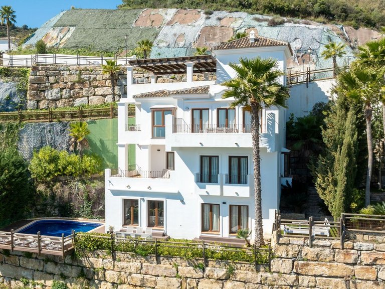 Villa for Sale in Benahavís, Malaga 1