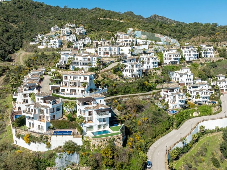 Villa for Sale in Benahavís, Malaga 31
