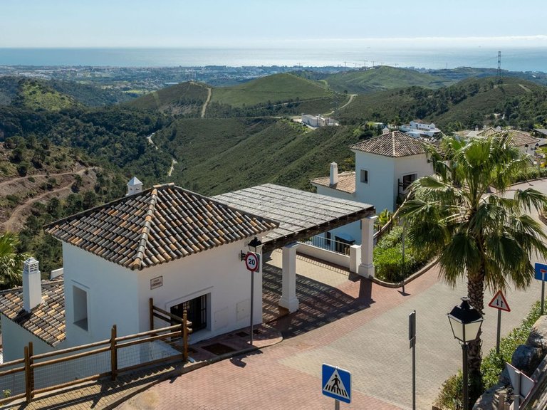 Villa for Sale in Benahavís, Malaga 33