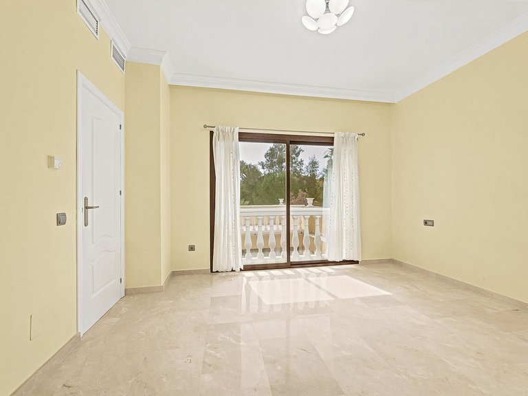 Villa for Sale in Hacienda Las Chapas, Malaga 12