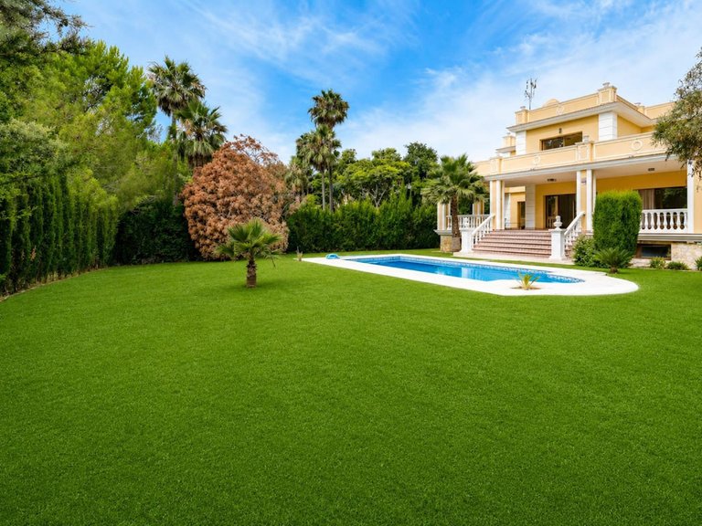 Villa for Sale in Hacienda Las Chapas, Malaga 17