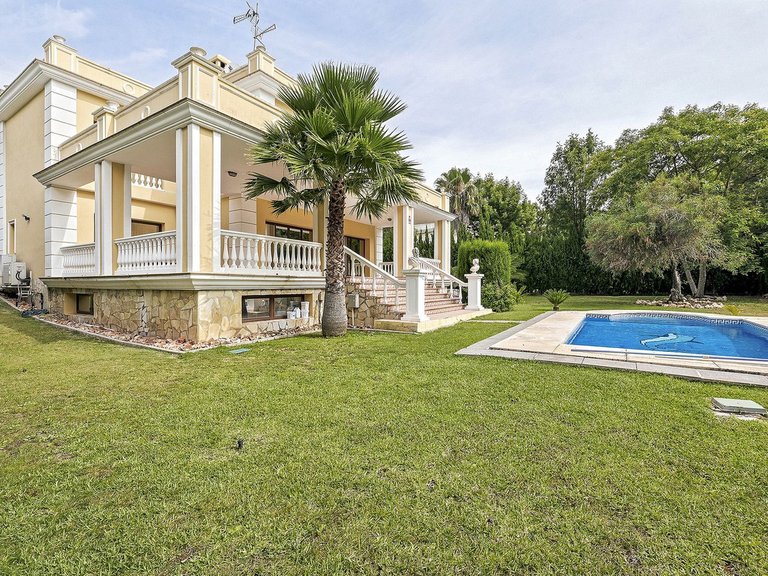 Villa for Sale in Hacienda Las Chapas, Malaga 26
