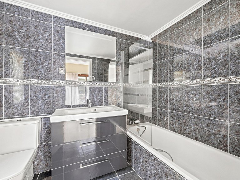 Villa for Sale in Hacienda Las Chapas, Malaga 28