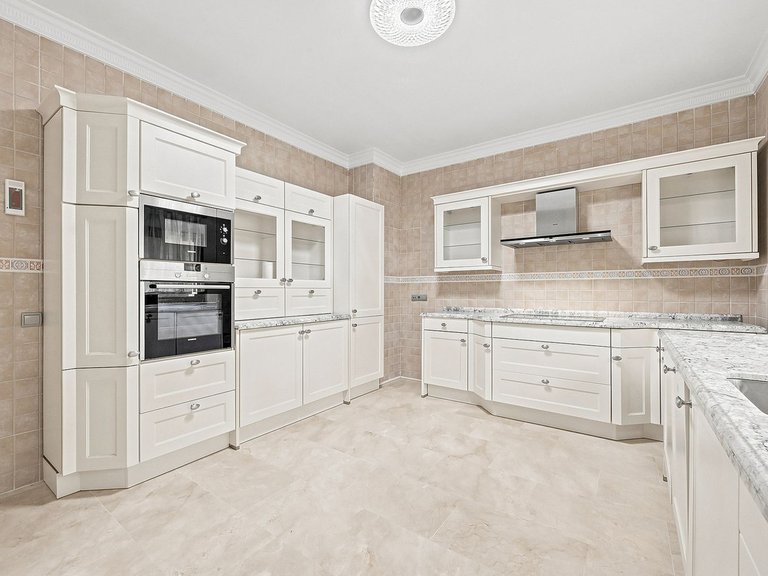Villa for Sale in Hacienda Las Chapas, Malaga 5
