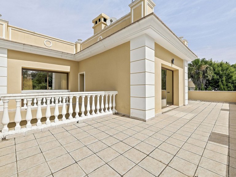 Villa for Sale in Hacienda Las Chapas, Malaga 9