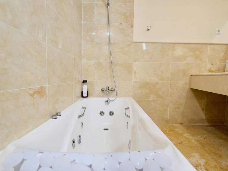 Apartment for Sale in Altos De Los Monteros, Malaga 9
