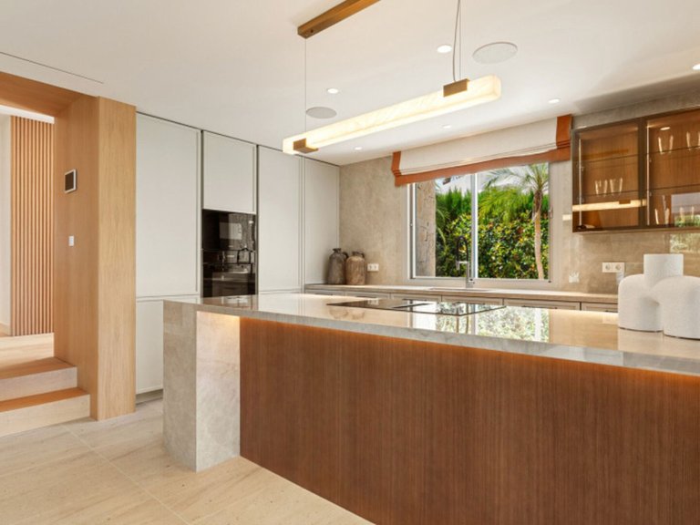 Villa for Sale in Marbella, Malaga 8