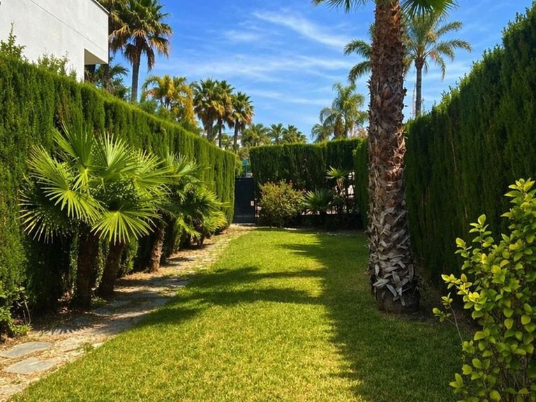 Apartment for Sale in Nueva Andalucía, Malaga 14