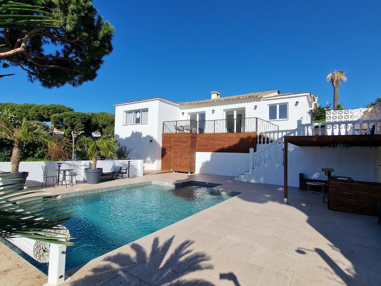 Villa for Sale in Calahonda, Malaga 1