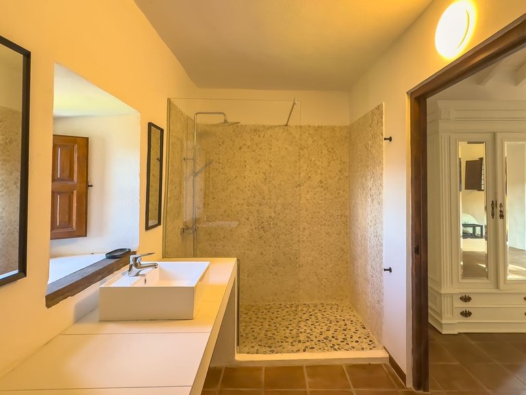 Villa for Sale in Montes De Málaga, Malaga 28