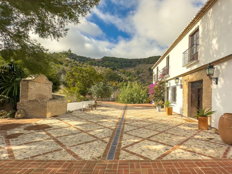 Villa for Sale in Montes De Málaga, Malaga 4