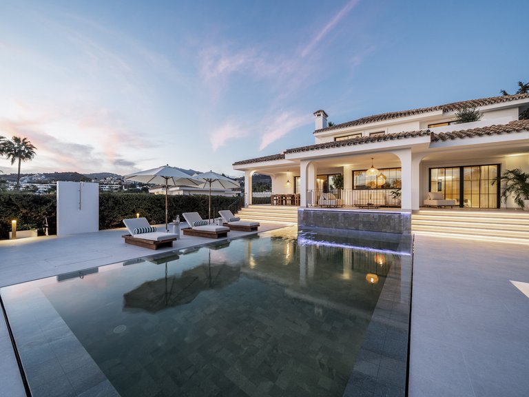 Villa for Sale in Nueva Andalucía, Malaga 3