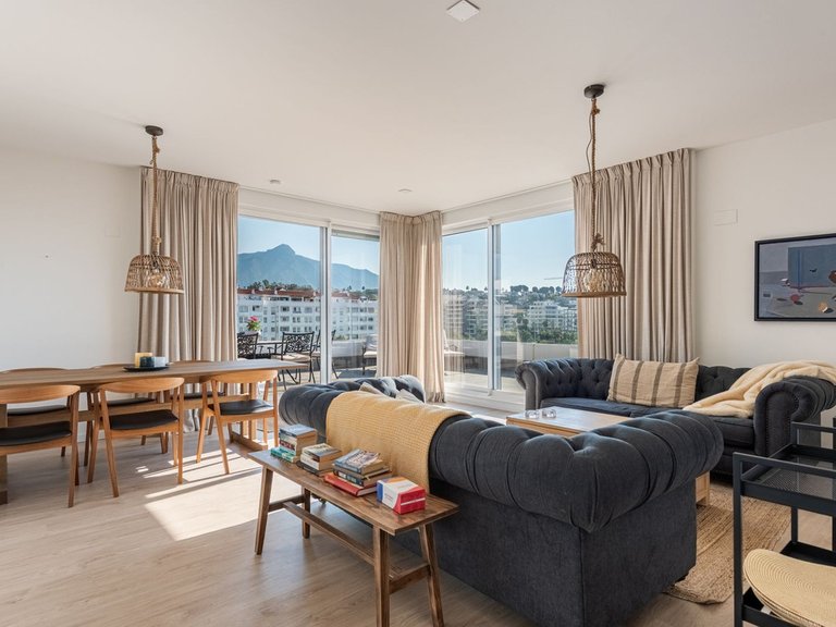 Apartment for Sale in Nueva Andalucía, Malaga 1