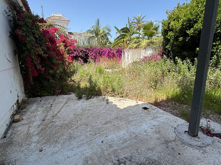Villa for Sale in New Golden Mile, Malaga 2