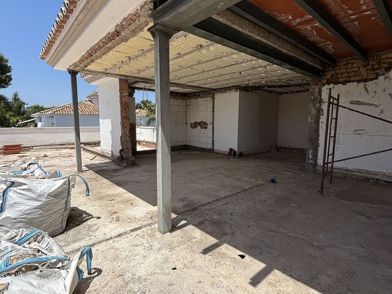 Villa for Sale in New Golden Mile, Malaga 6