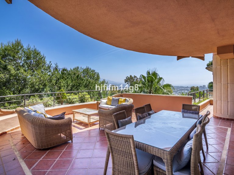 Apartment for Sale in Nueva Andalucía, Malaga 1