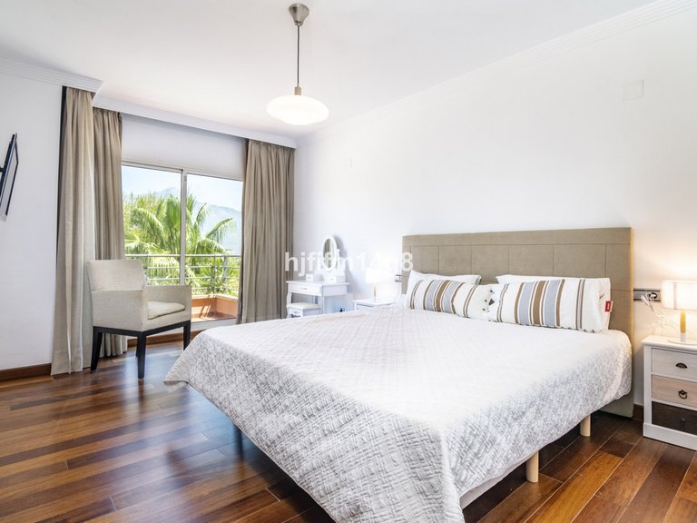 Apartment for Sale in Nueva Andalucía, Malaga 10