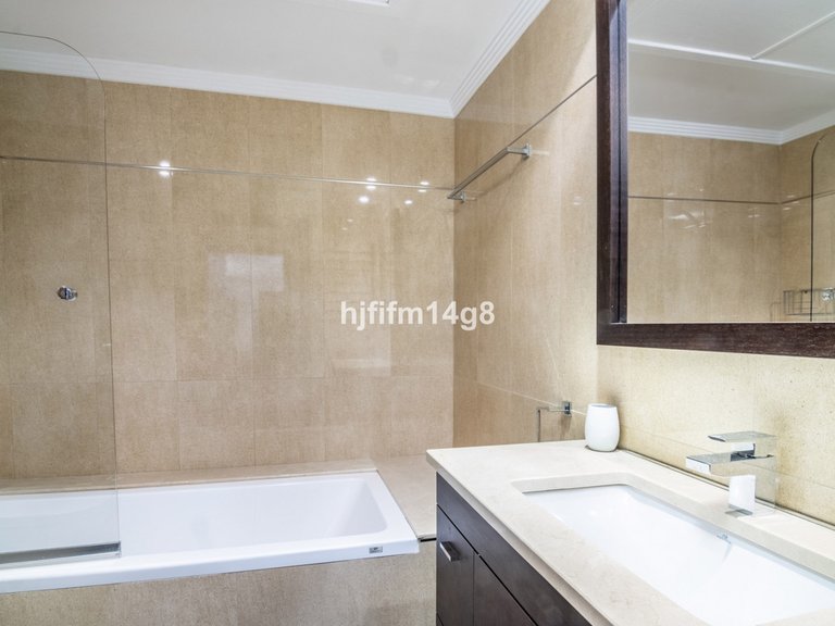 Apartment for Sale in Nueva Andalucía, Malaga 16