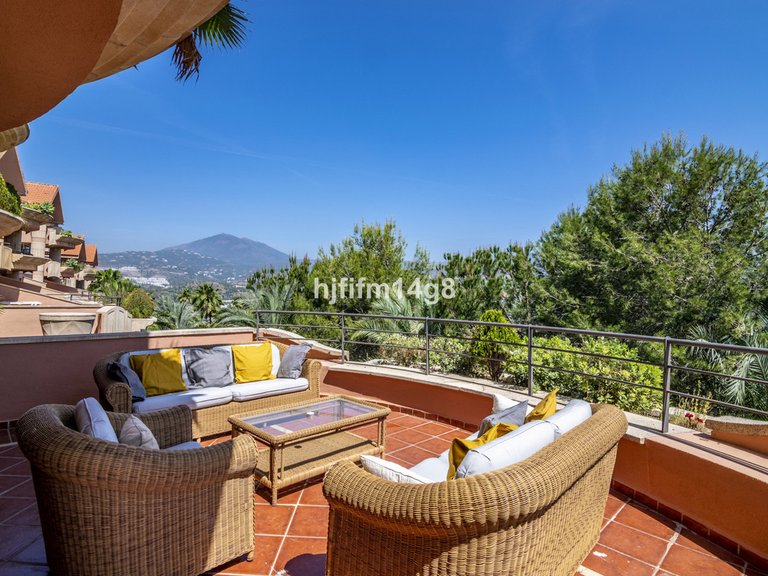Apartment for Sale in Nueva Andalucía, Malaga 19