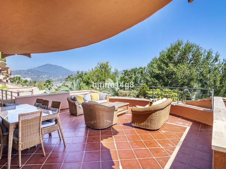 Apartment for Sale in Nueva Andalucía, Malaga 2