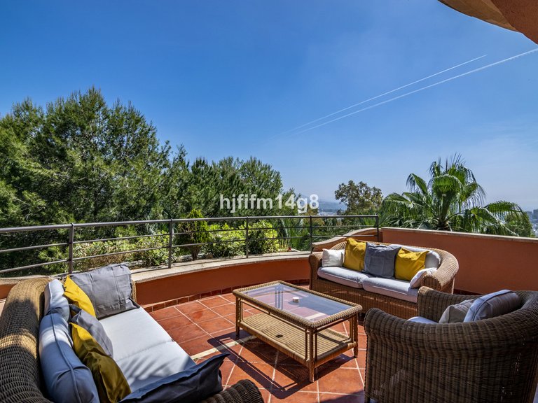 Apartment for Sale in Nueva Andalucía, Malaga 20
