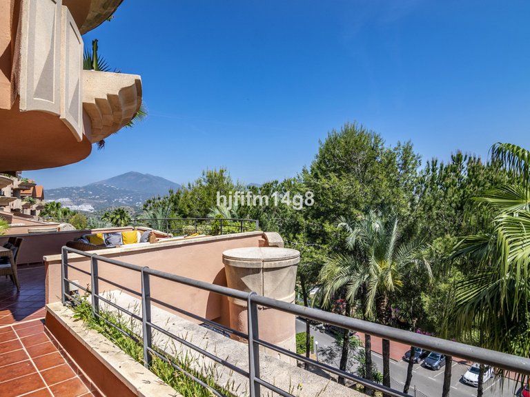 Apartment for Sale in Nueva Andalucía, Malaga 22