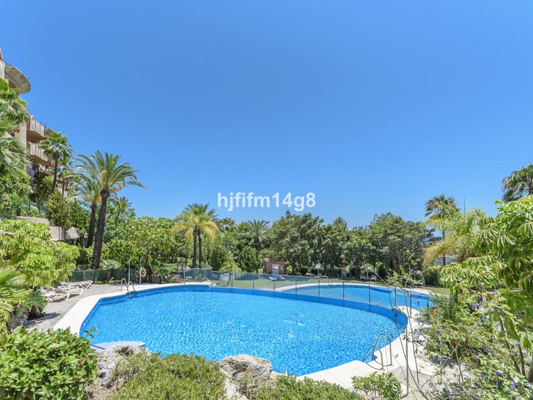 Apartment for Sale in Nueva Andalucía, Malaga 23