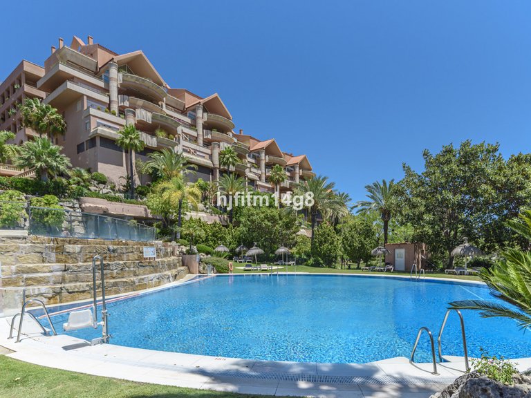 Apartment for Sale in Nueva Andalucía, Malaga 24