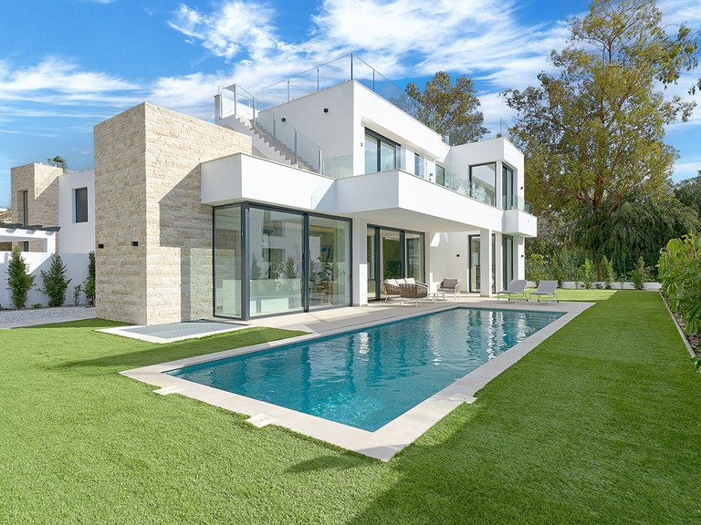 Villa for Sale in Estepona, Malaga 1