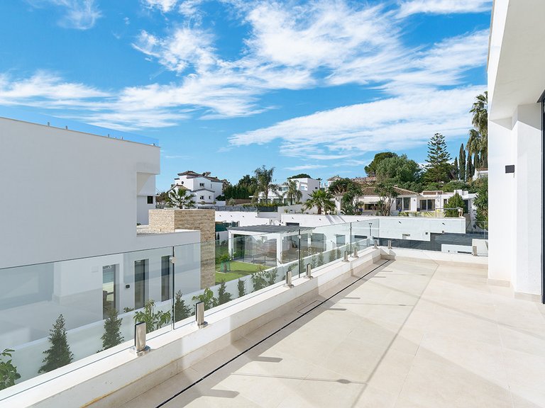 Villa for Sale in Estepona, Malaga 11