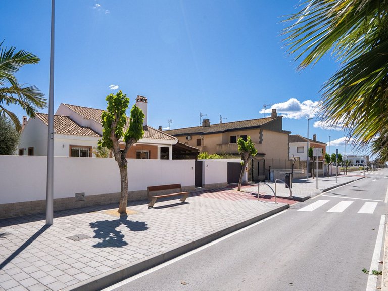 Villa for Sale in Torre De La Horadada, Alicante 32