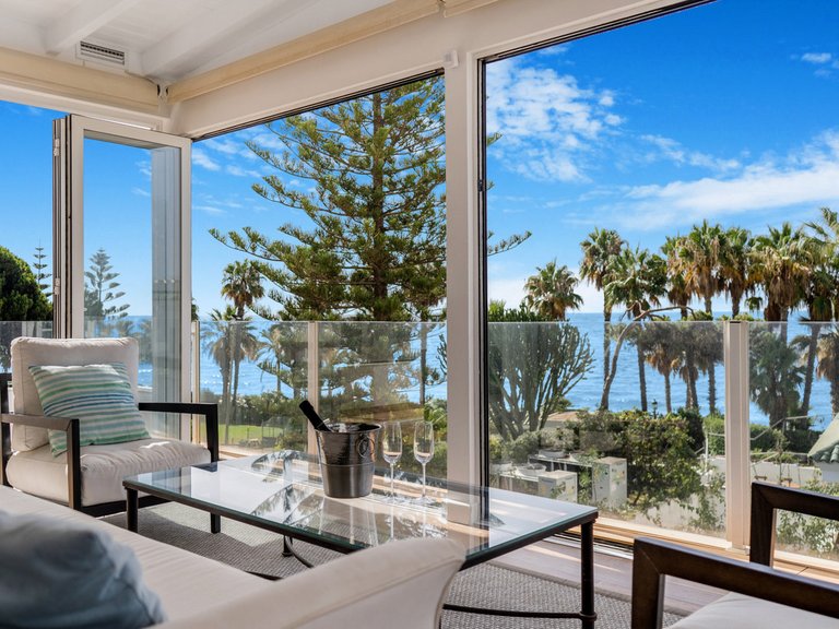 Villa for Sale in The Golden Mile, Malaga 1