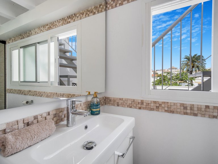 Villa for Sale in The Golden Mile, Malaga 31