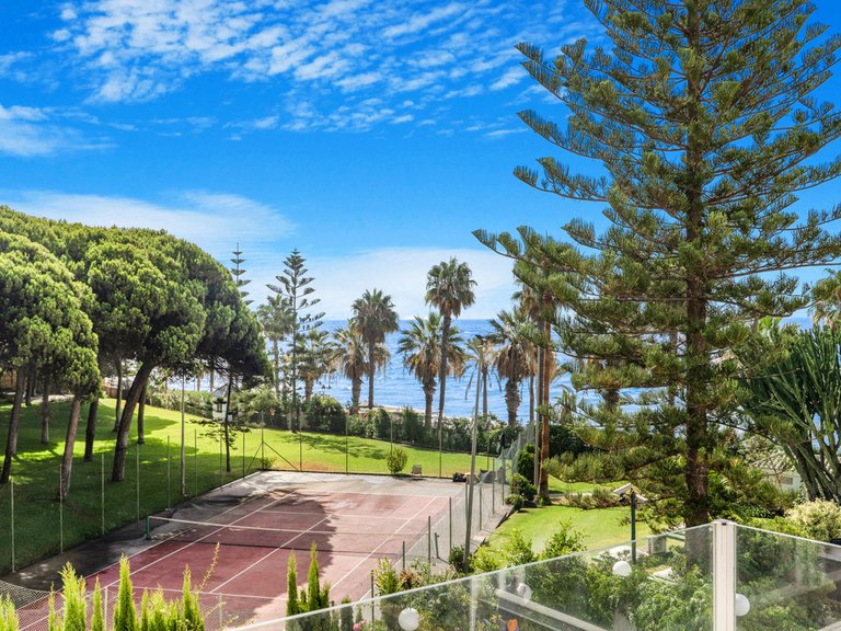 Villa for Sale in The Golden Mile, Malaga 4