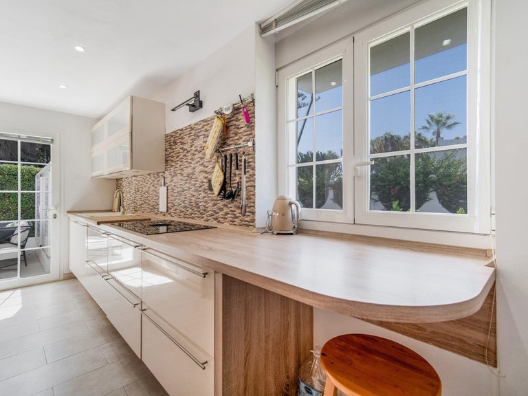 Villa for Sale in The Golden Mile, Malaga 5