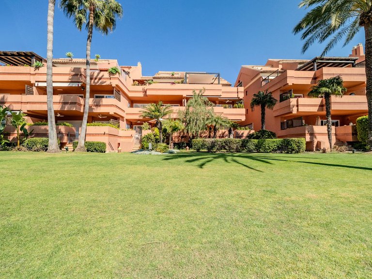 Apartment for Sale in Puerto Banús, Malaga 1