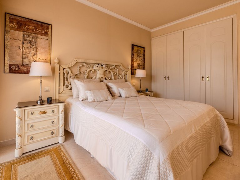 Apartment for Sale in Puerto Banús, Malaga 11