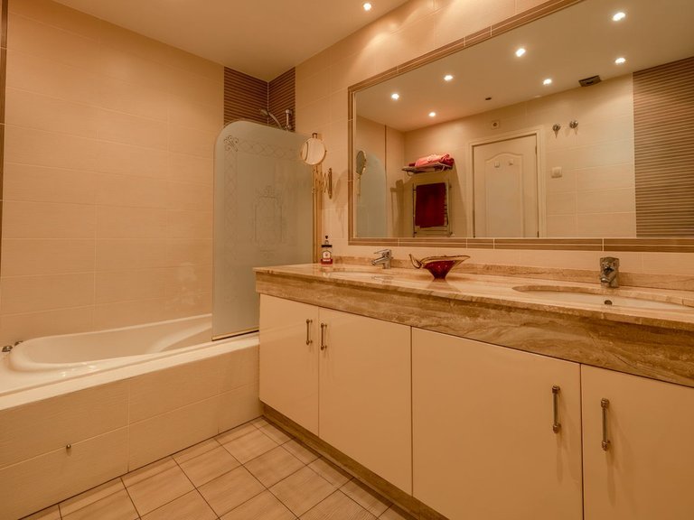Apartment for Sale in Puerto Banús, Malaga 14