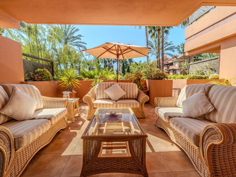 Apartment for Sale in Puerto Banús, Malaga 2