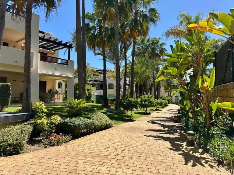 Apartment for Sale in Nueva Andalucía, Malaga 1
