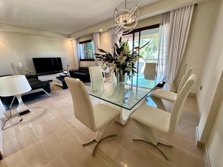 Apartment for Sale in Nueva Andalucía, Malaga 11