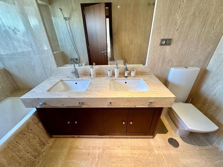Apartment for Sale in Nueva Andalucía, Malaga 17