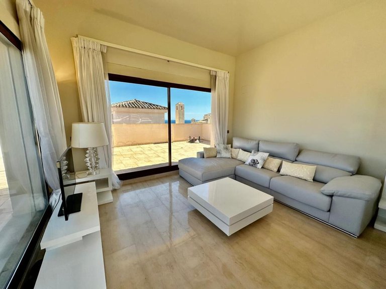 Apartment for Sale in Nueva Andalucía, Malaga 18