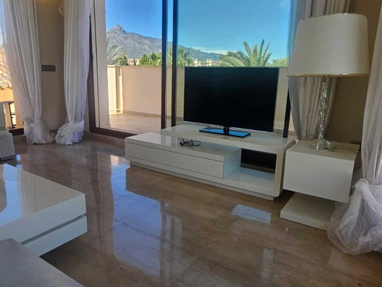 Apartment for Sale in Nueva Andalucía, Malaga 20