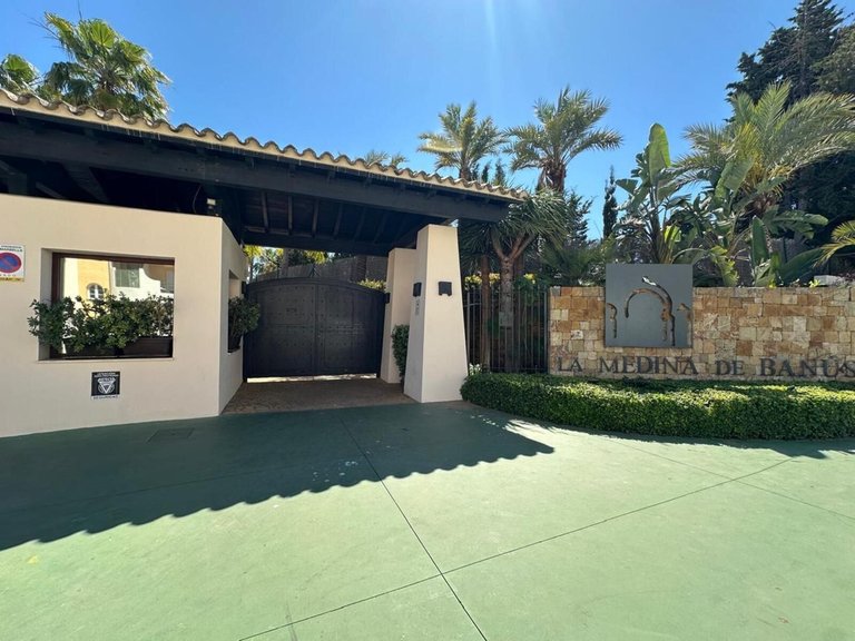 Apartment for Sale in Nueva Andalucía, Malaga 22