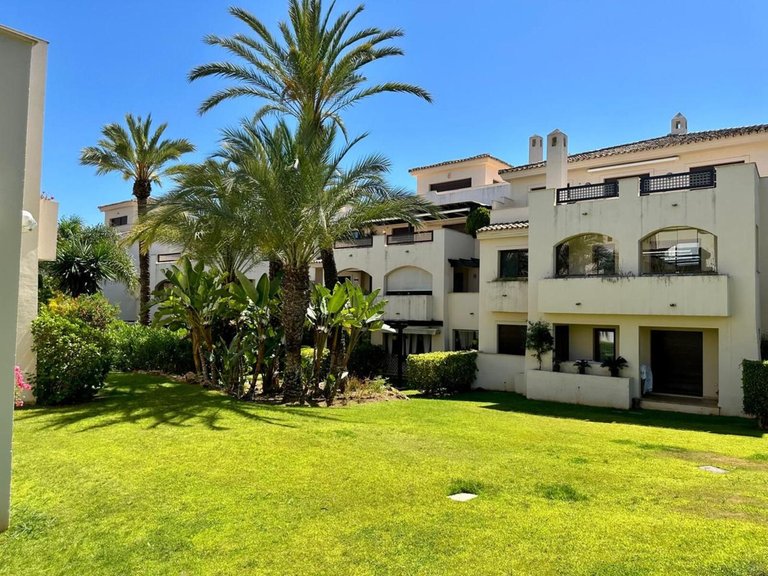 Apartment for Sale in Nueva Andalucía, Malaga 23