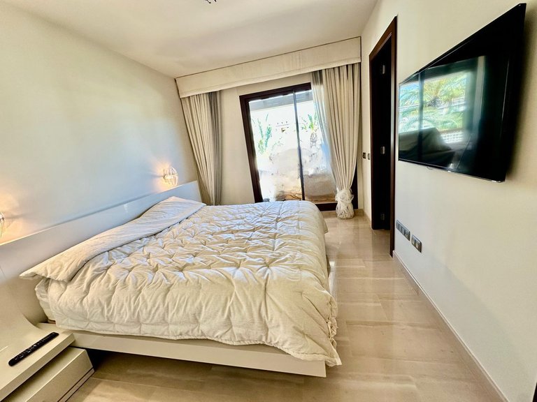 Apartment for Sale in Nueva Andalucía, Malaga 24